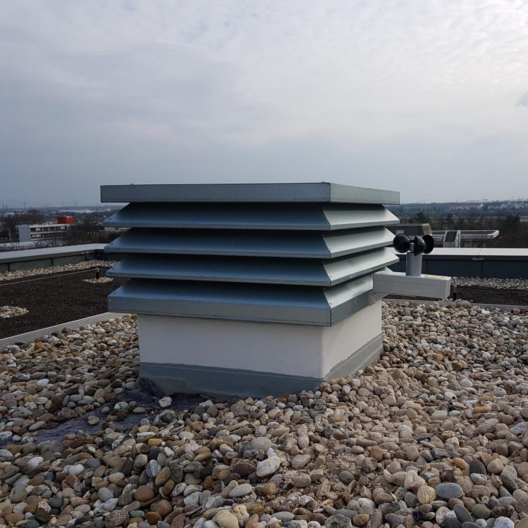 Entrauchungssystem SHEV Flap von Kingspan STG für die sichere Aufzugsschachtentrauchung